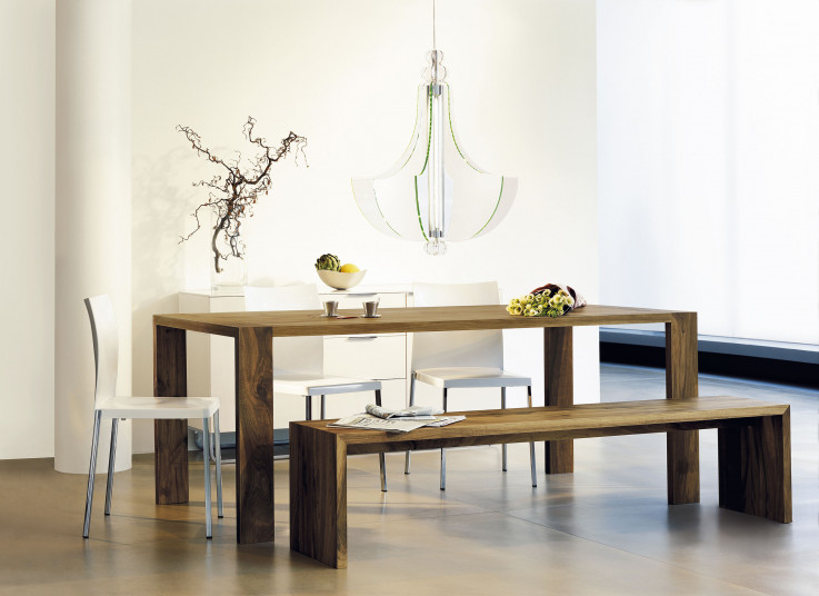 The D 174 Dining Table combines classica