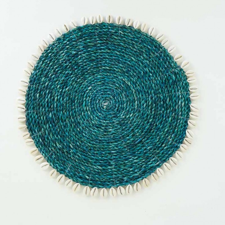 Round placemat with shells in blue