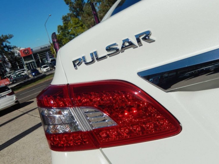 2014 Nissan Pulsar ST B17