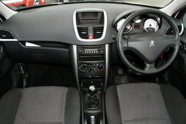 2007 Peugeot 207 XT
