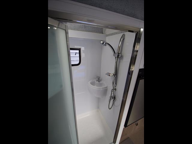 17'6 paramount duet shower/toilet poptop