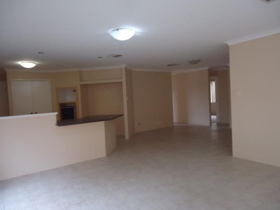 LARGE 4X2 FAMILY HOME CLOSE TO ALL AMENI