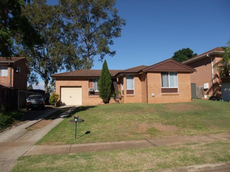 2 Junee Place Bossley Park NSW 2176