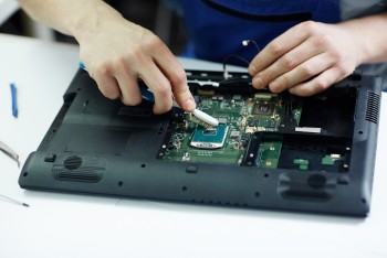  Top Laptop Repair Services In 2022 | IDSN 